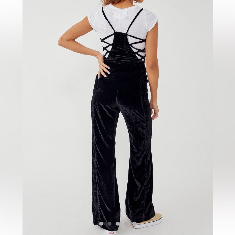 NWT FREE PEOPLE FOREVER 90s BLACK VELVET OVERALLS Size XS - Picture 4 of 7